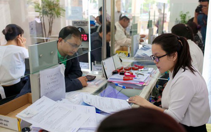 Can a public employee in the middle of being disciplined quit his/her job in Vietnam?